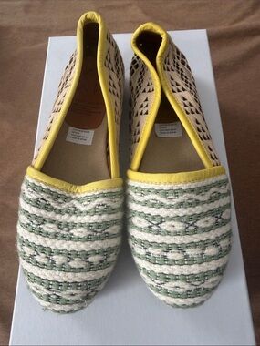 NWOB Cobra Society Cream and Green Woven Slip-On Flats w/ Yellow Trim- Size 37